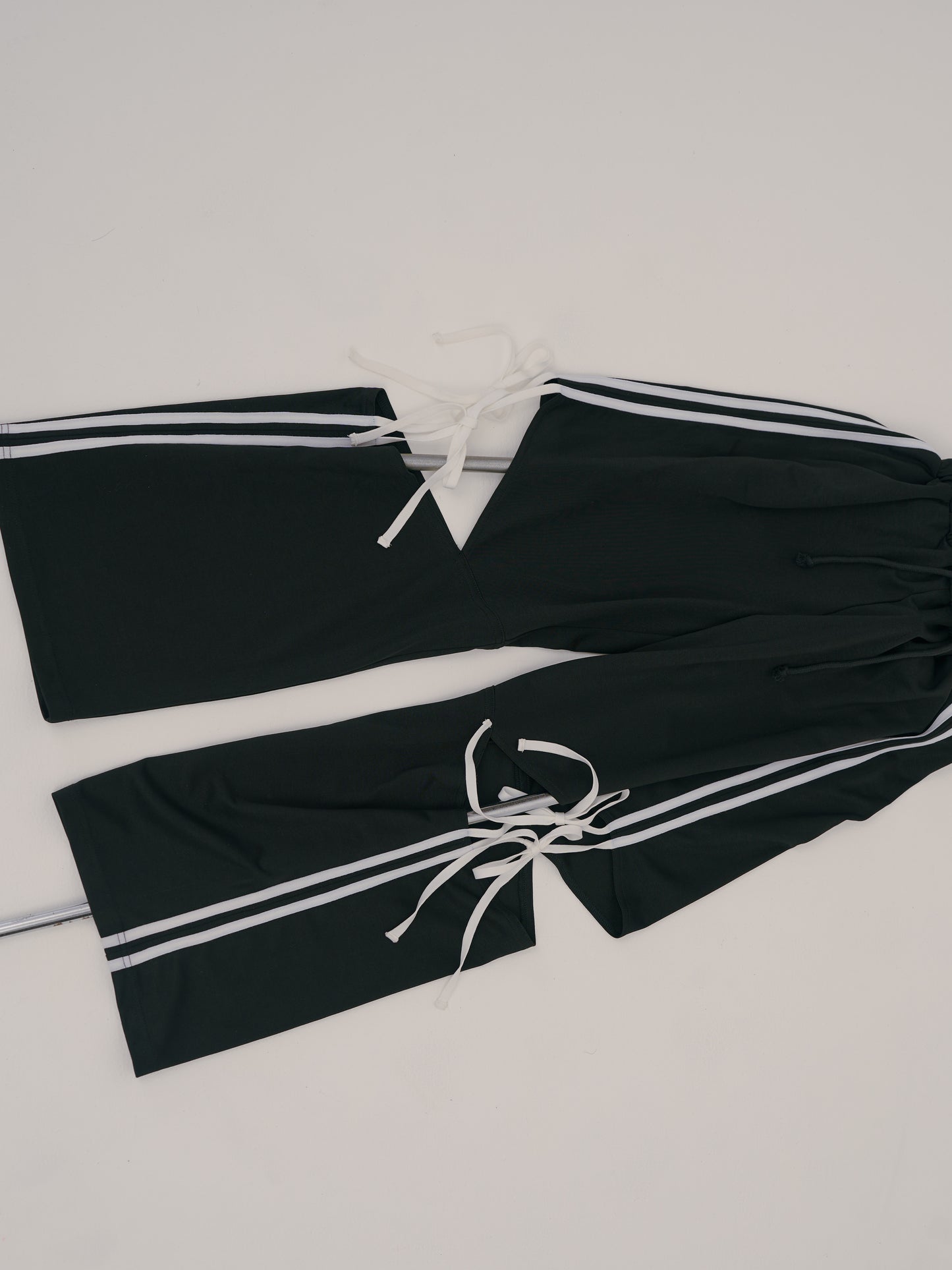 The Outstripes カットアウト トラックパンツ