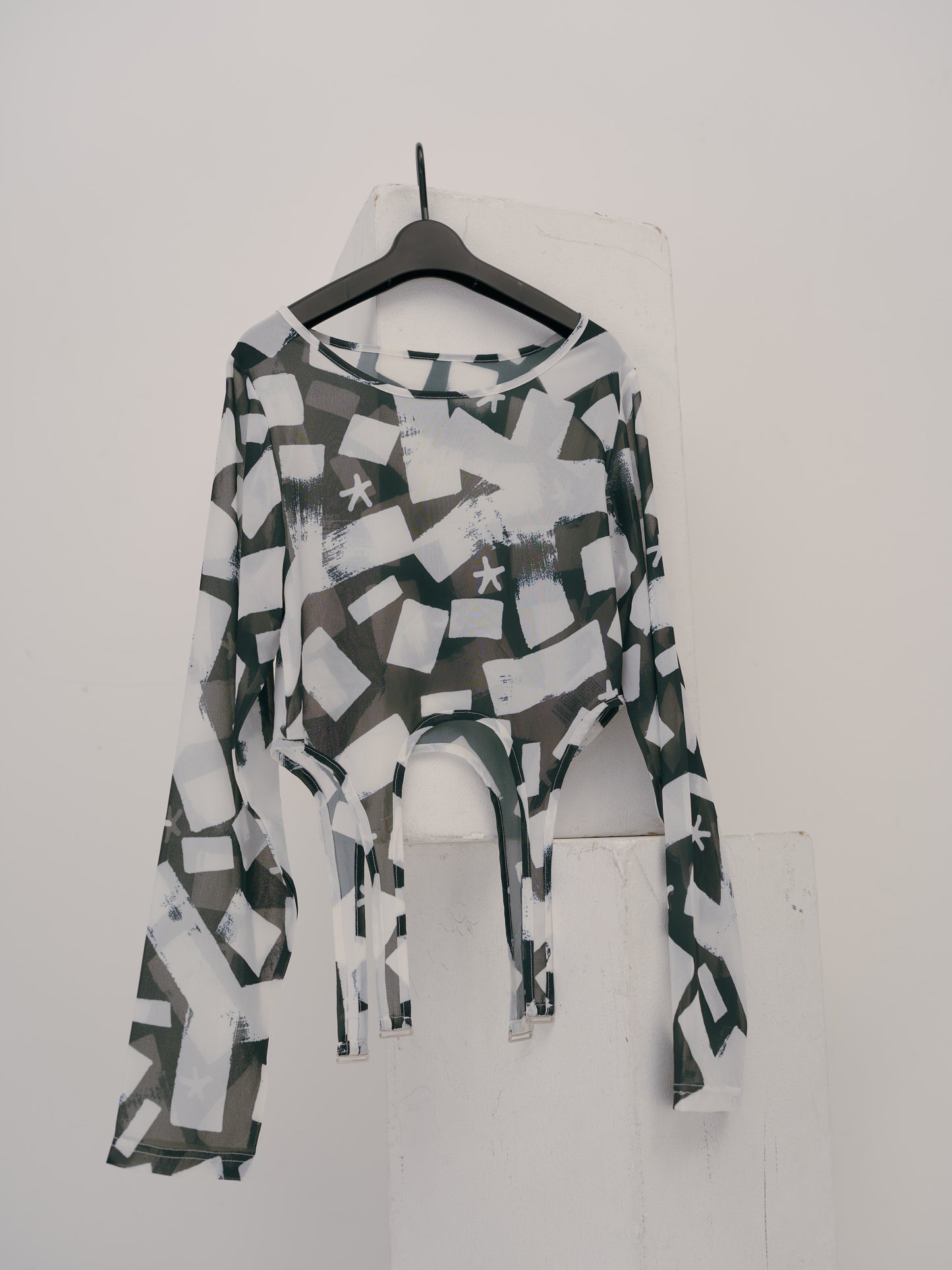 YONAKA x Eric Haze アートプリントガーターベルト シアートップス